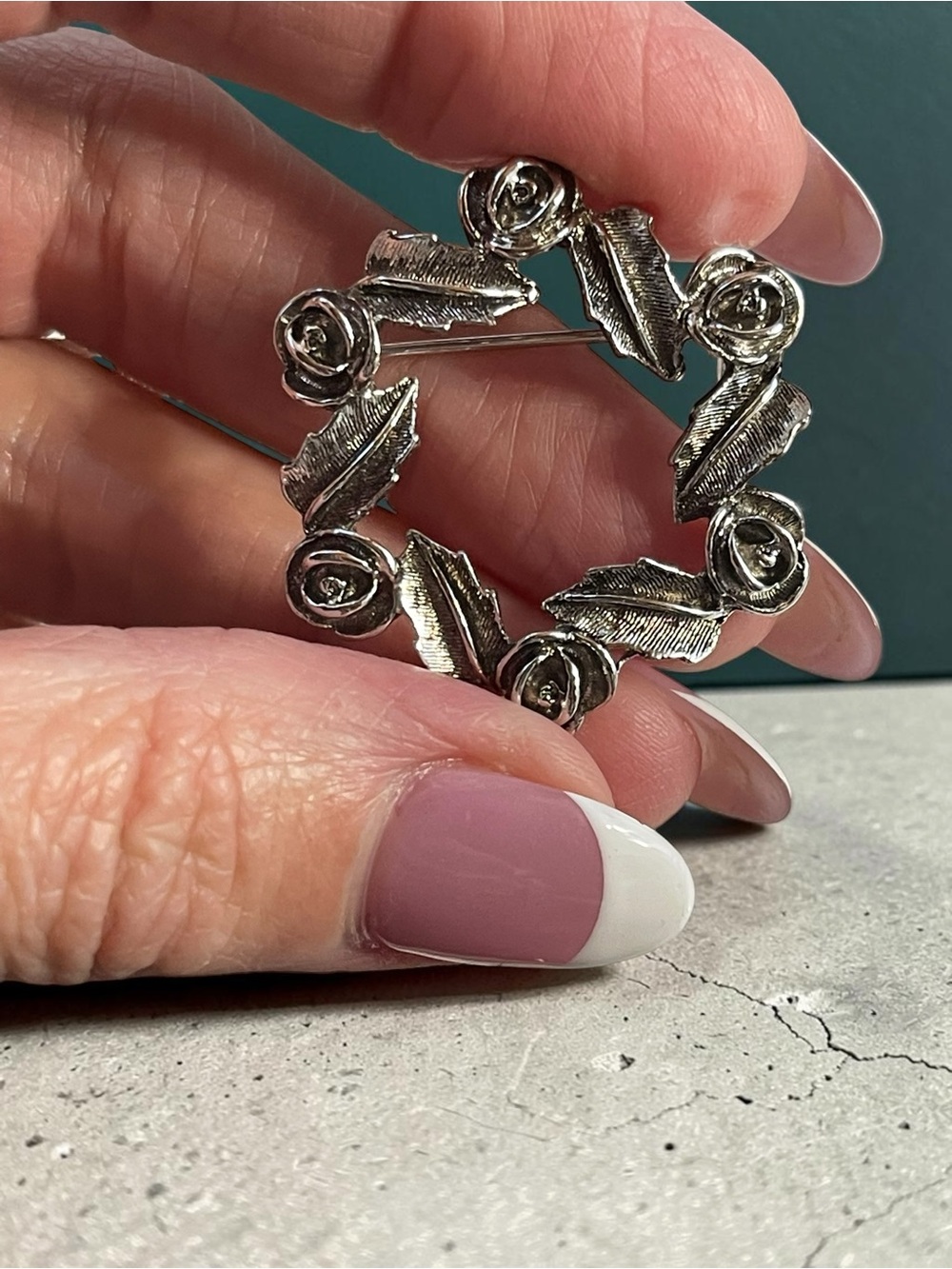 Sarah Coventry Antique Rose Silver Tone Floral Wreath Brooch Vintage